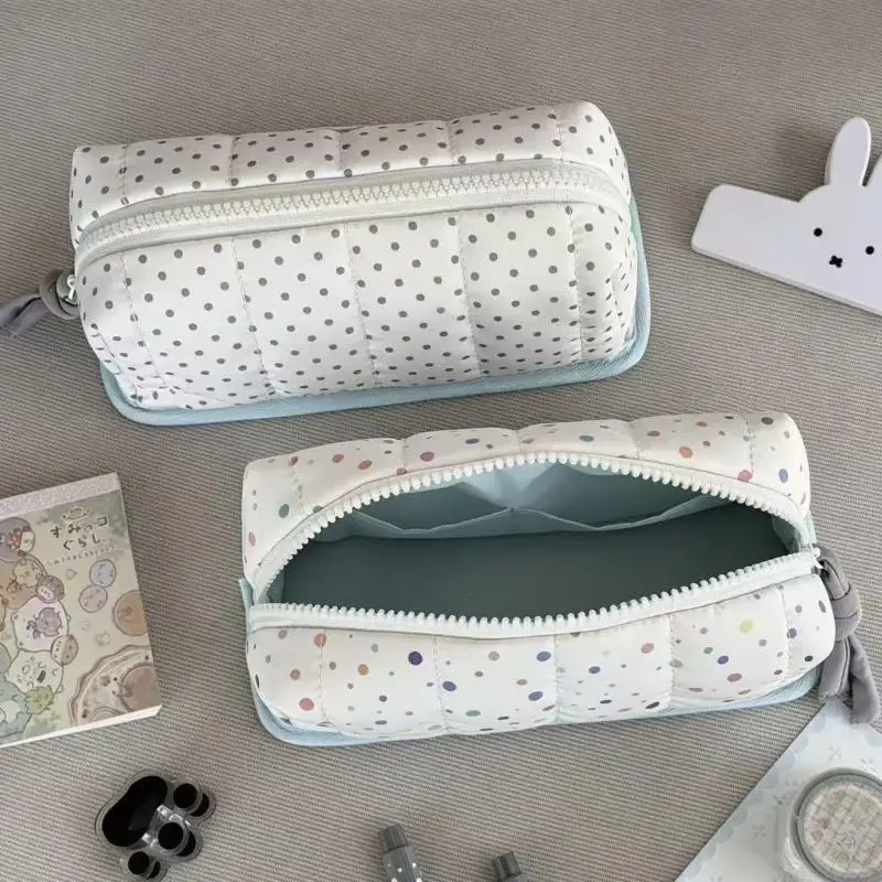 Niedliches Stiftetui mit Polka-Dot-Muster, weich gepolstert, großes Fassungsvermögen, ideal zur Aufbewahrung von Schul- und Büromaterial. – Detail 1