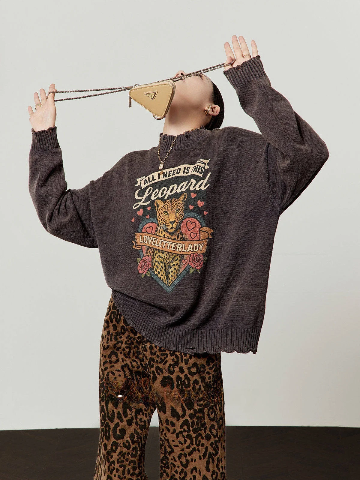 

Вязаный свитер Rose Leopard для женщин, новинка весенней коллекции, винтажный, свободного кроя, с длинными рукавами, с принтом и вырезами, повседневный модный топ