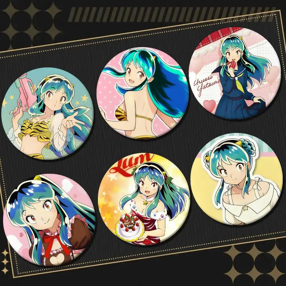 Lum Classic Anime U-Urusei Y-Yatsura insignia láser redonda broche de dibujos animados ropa mochila accesorios solapa