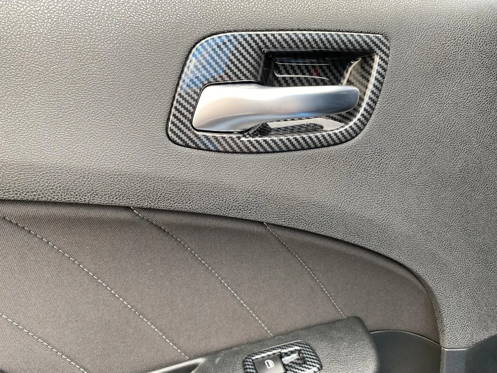 5 Stück für Dodge Charger 2011-2021 Auto-Innentürgriff-Schalenabdeckung Kratzschutz-Dekorrahmen für Dodge Chrysler 300 2015-2021 – Detail 5