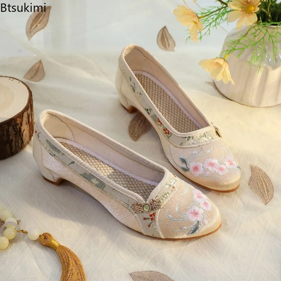 2026 New Women's Shoes Ethnic Style Embroidery Old Beijing Cloth Shoes Simple Leisure Retro Cheongsam Hanfu Dance Ladies Shoes