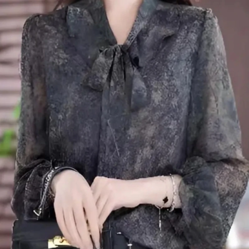 

High-end Fashion Long-sleeved Floral Chiffon for Women in Spring New Small Shirt to Make Them Look Slim and Elegant Shirt