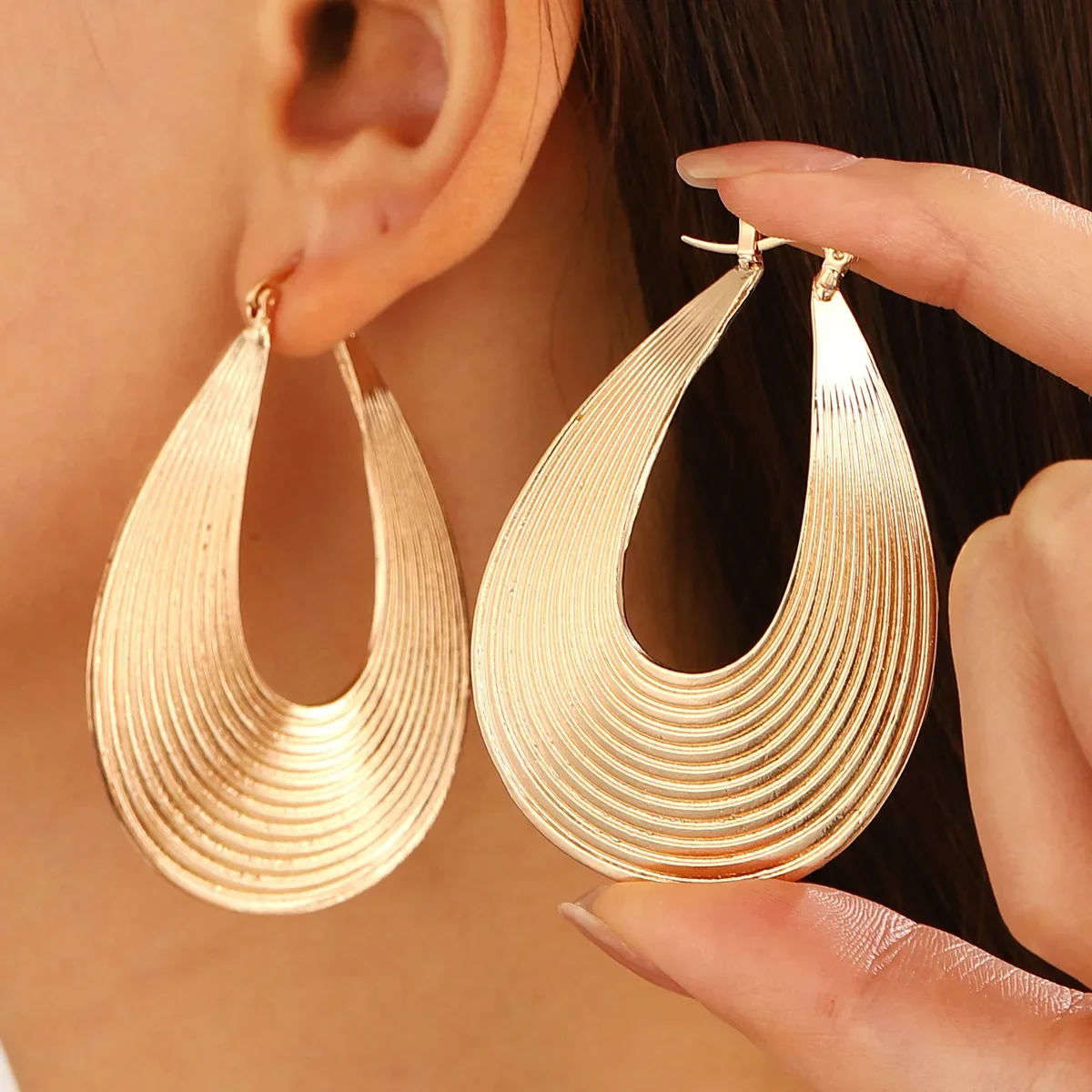 Antique Minimalist Curved Stripe Gold Color Drop Hollow Dangle Earrings For Women Party Birthday Custom Jewelry