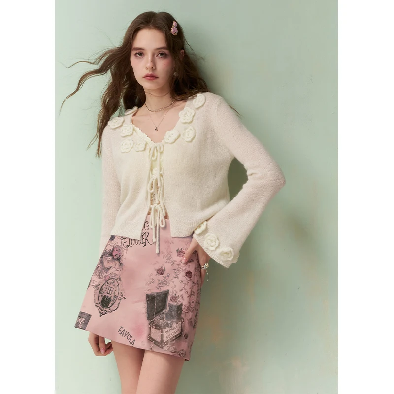 ELFSACK Women's Pink A-Line Mini Skirt, Gothic Cat & Floral Print, High Waist Fit, Ideal for Street Style, Party & Casual Wear