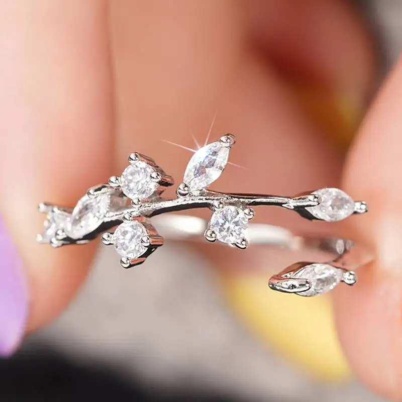 Huitan Süße Blätter Design Öffnungsringe für Frauen Ästhetischer Bling Bling Zirkonia Fingerzubehör Schicker Hochzeitsschmuck