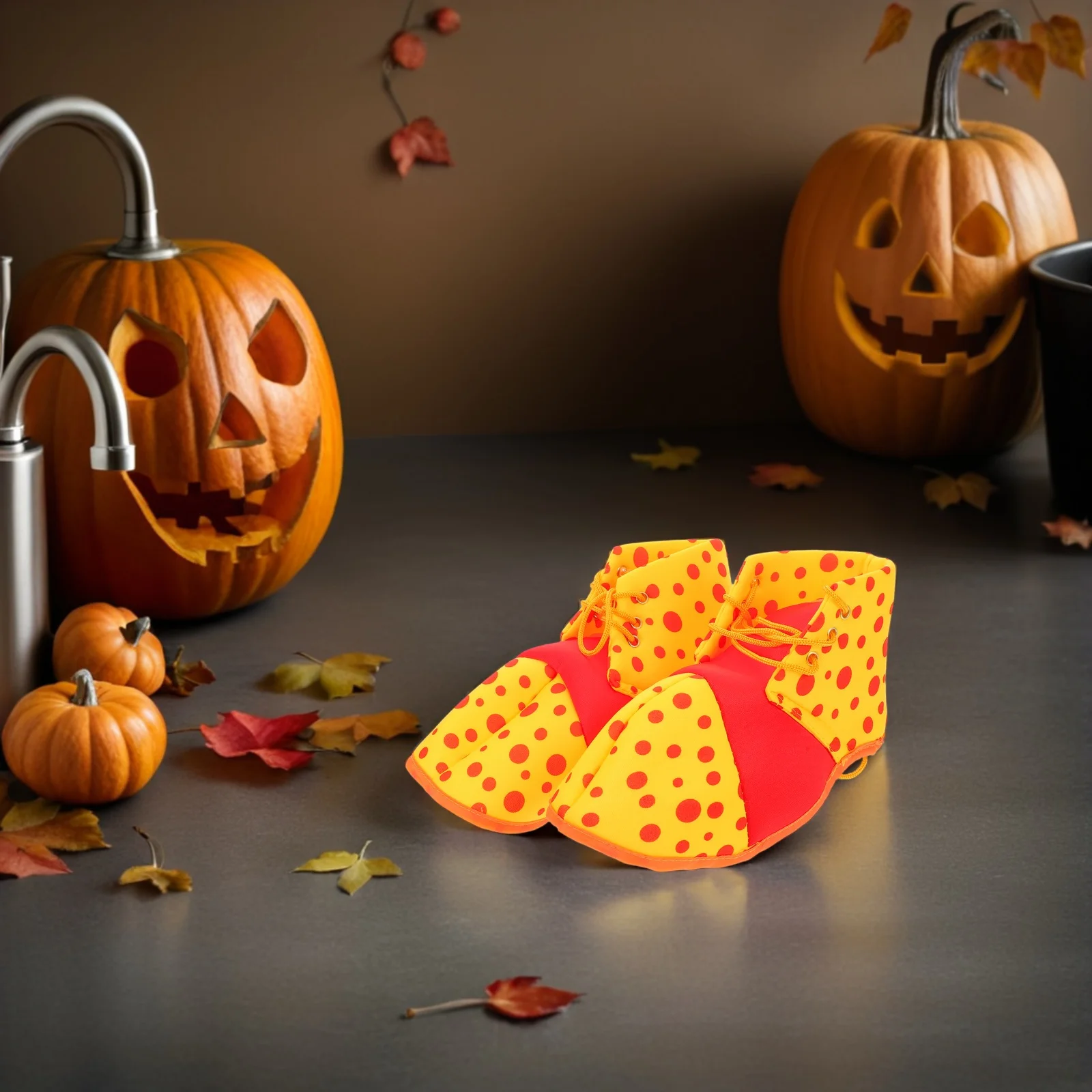 1 paio di scarpe da costume da clown punteggiate rosse, divertenti accessori cosplay oversize per la festa di ballo di carnevale di Halloween