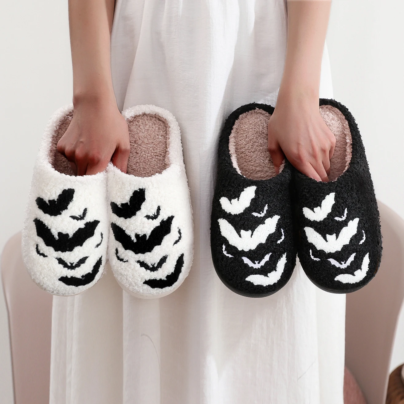 Halloween Bat Pattern Embroidery Stuffed Home Thick-soled Cozy Furry Cotton Slippers Personality Warm Non-slip Indoor Slippers Men Women Can Wear