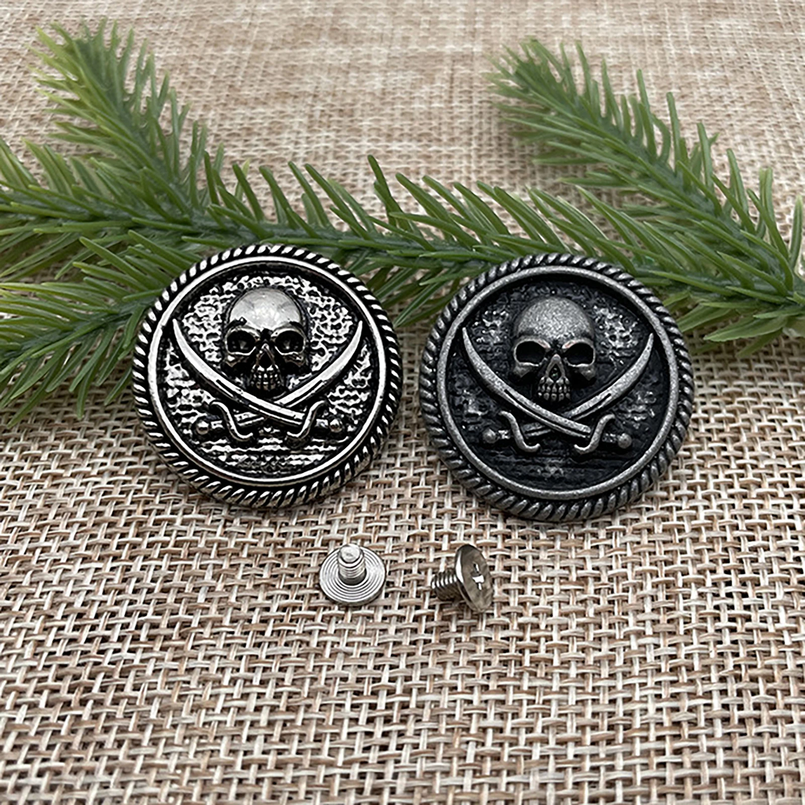 2pcs 30mm 1.2inch Large Metal Gunmetal antique Silver pirate Skull Head MACHETE Concho Screw Back Rivet