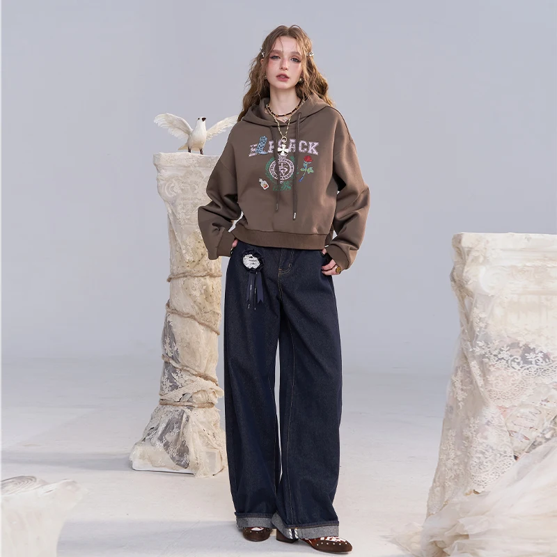 ELFSACK 2025 Autumn New Arrivals Casual Solid Color Logo Rose Print Hooded Long Sleeve Sweatshirt For Woman