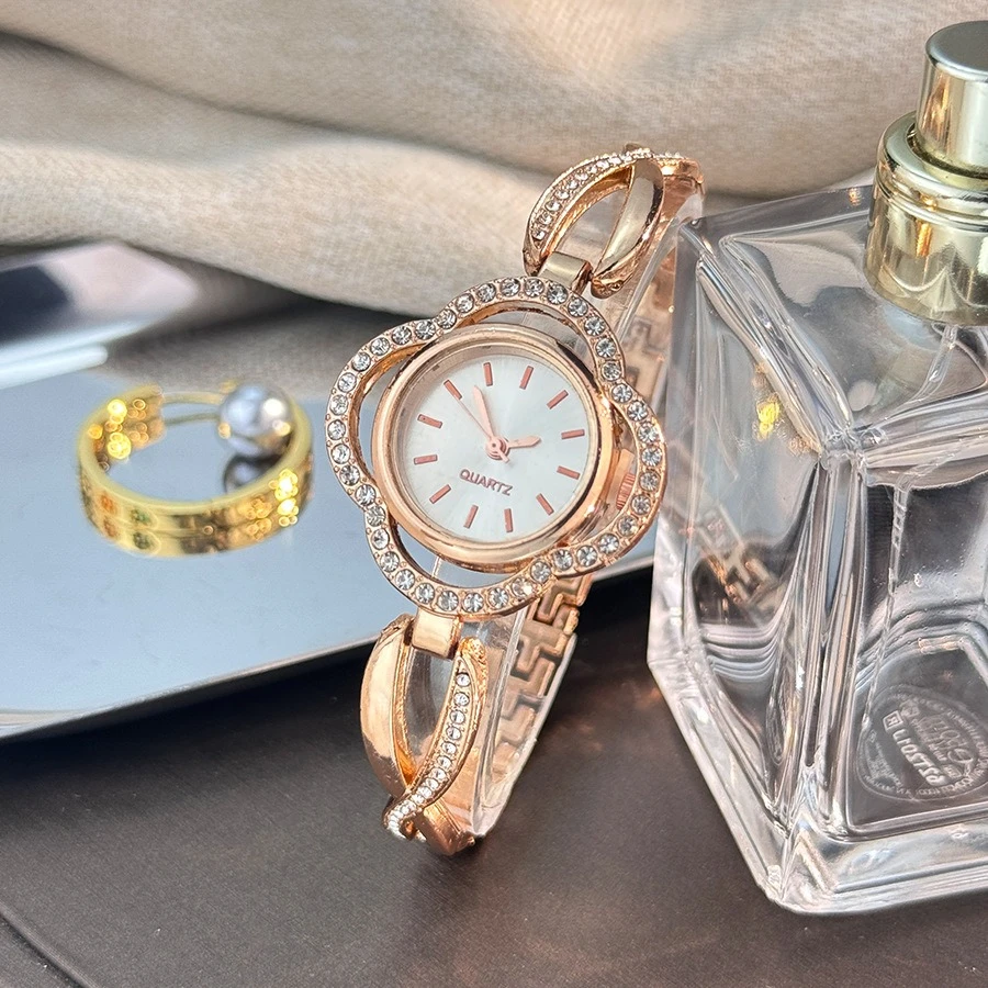 Легкий роскошный женский браслет с четырьмя листьями клевера, кварцевые часы с крестом, циферблат, кварцевые часы, ремешок из нержавеющей стали, браслет для наручных часов