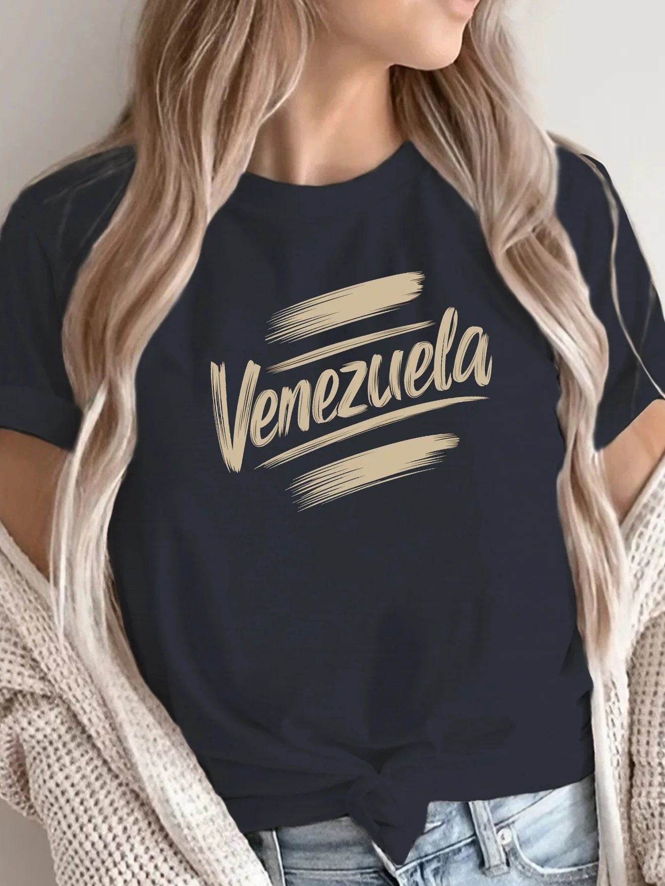 T-shirt comfit da donna con tipografia a pennello Venezuela