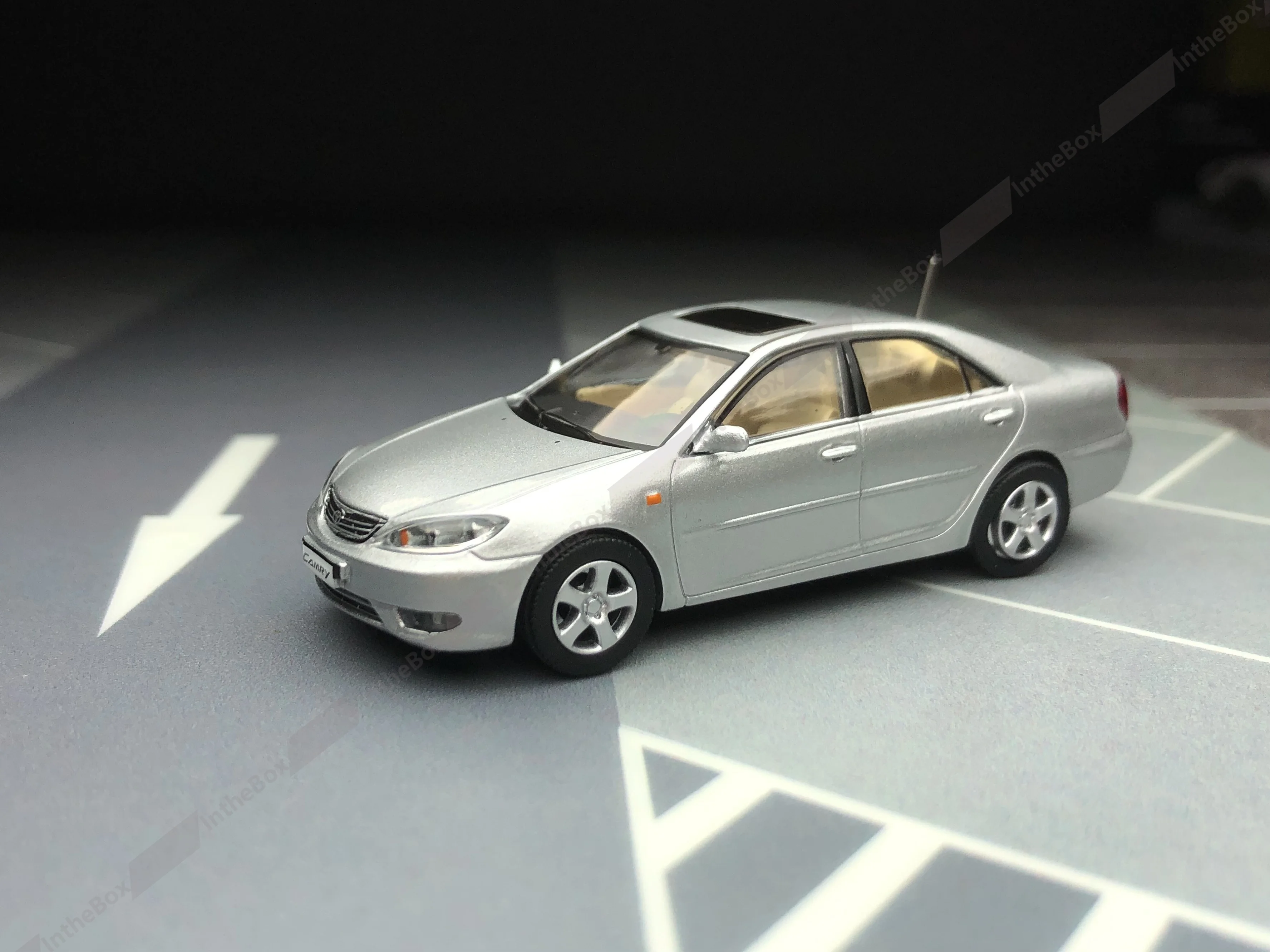 

Model 1 1/64 Scale Camry Silver Diecast Model Car Collection Limited Edition