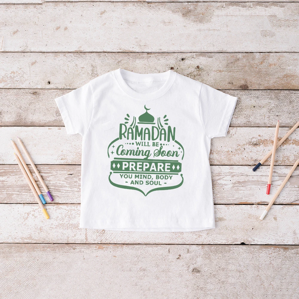 T-shirt casual per bambini Ramadan T-shirt a maniche corte con stampa di lettere T-shirt girocollo leggera elasticizzata Top estivo ampio e confortevole