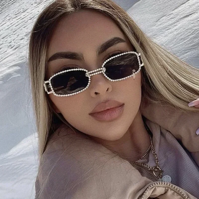 New Ladies Sunglasses Square Small Frame Diamond Sunglasses Personality Fashion Chain Diamond Sunglasses Ladies