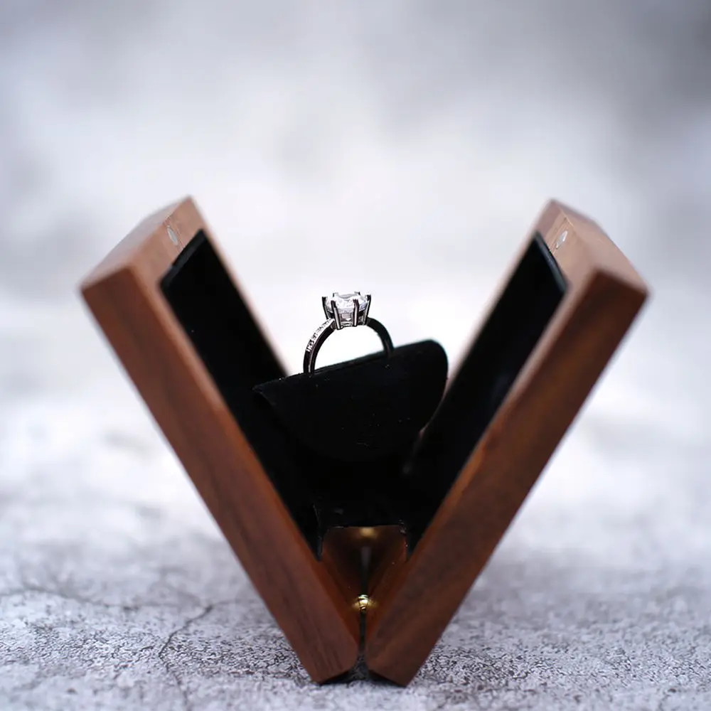 Rotating Ring Storage Box Walnut Wood Jewelry Case For Wedding Proposal Anniversary Portable Solid Wood Organizer