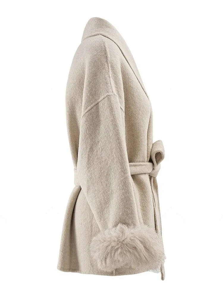 معطف عصري قصير يمزج معاطف خريف 2025 جديد للمرأة البني الصوفية محززة طوق فضفاض وشاحات شعر طويلة الأكمام 2