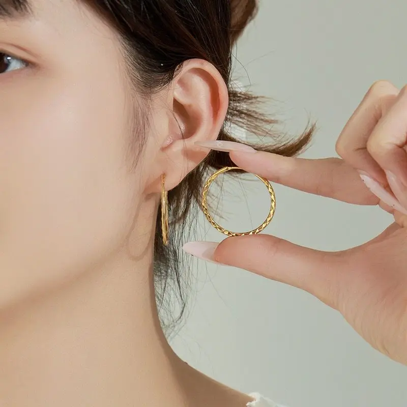 مجوهرات XP --- 30 40 ملم دائرة هوب أقراط للنساء مجوهرات الأزياء بالجملة 24 كيلو مطلية بالذهب الخالص صديقة للبيئة