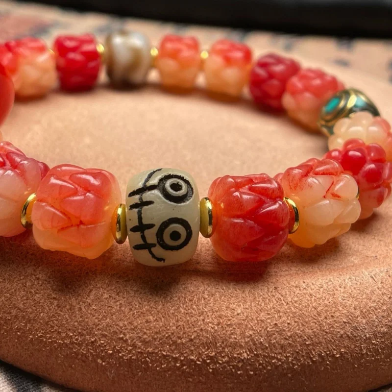 Blood-colored Bone Swallowing Matching Tassel Accessories Men and Women Bracelet Handheld Wenwan