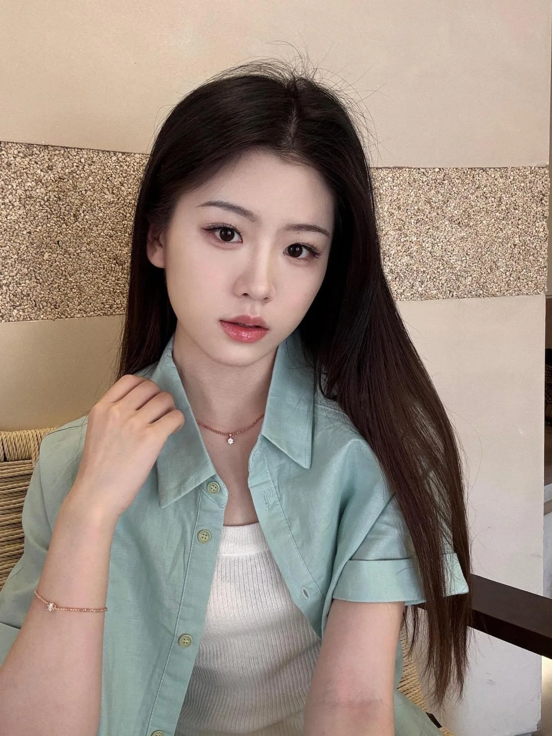 Mint Green Short Sleeve Loose Fit Women's Shirt Korean Style Pure Color White Enhancing Lightweight Fashionable Top