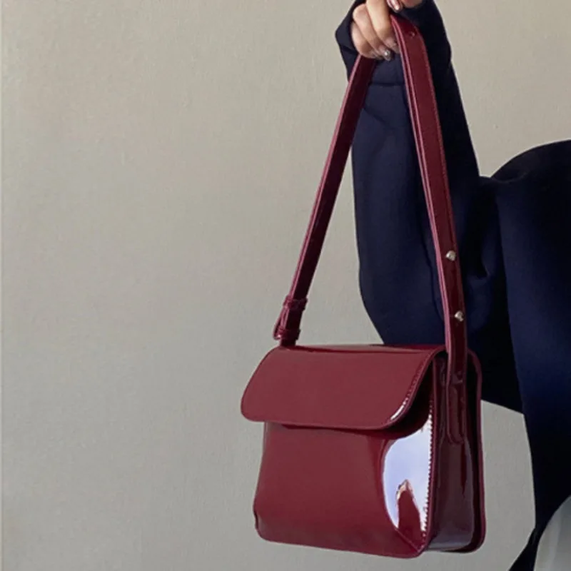 Women's Single Shoulder Crossbody Bag Underarm Bag New Trend Exquisite Gloss Patent Leather Fashionable and Versatile Retro