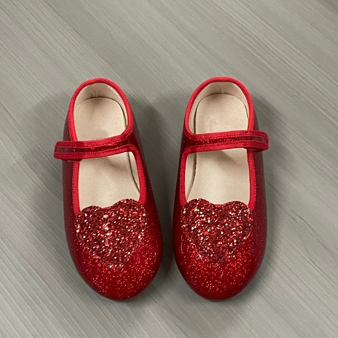 

Jinyu New Arrival Personality Leather Princess Shoes Fashionable Breathable Trendy Girl Flat Shoes for Travel Performance Red