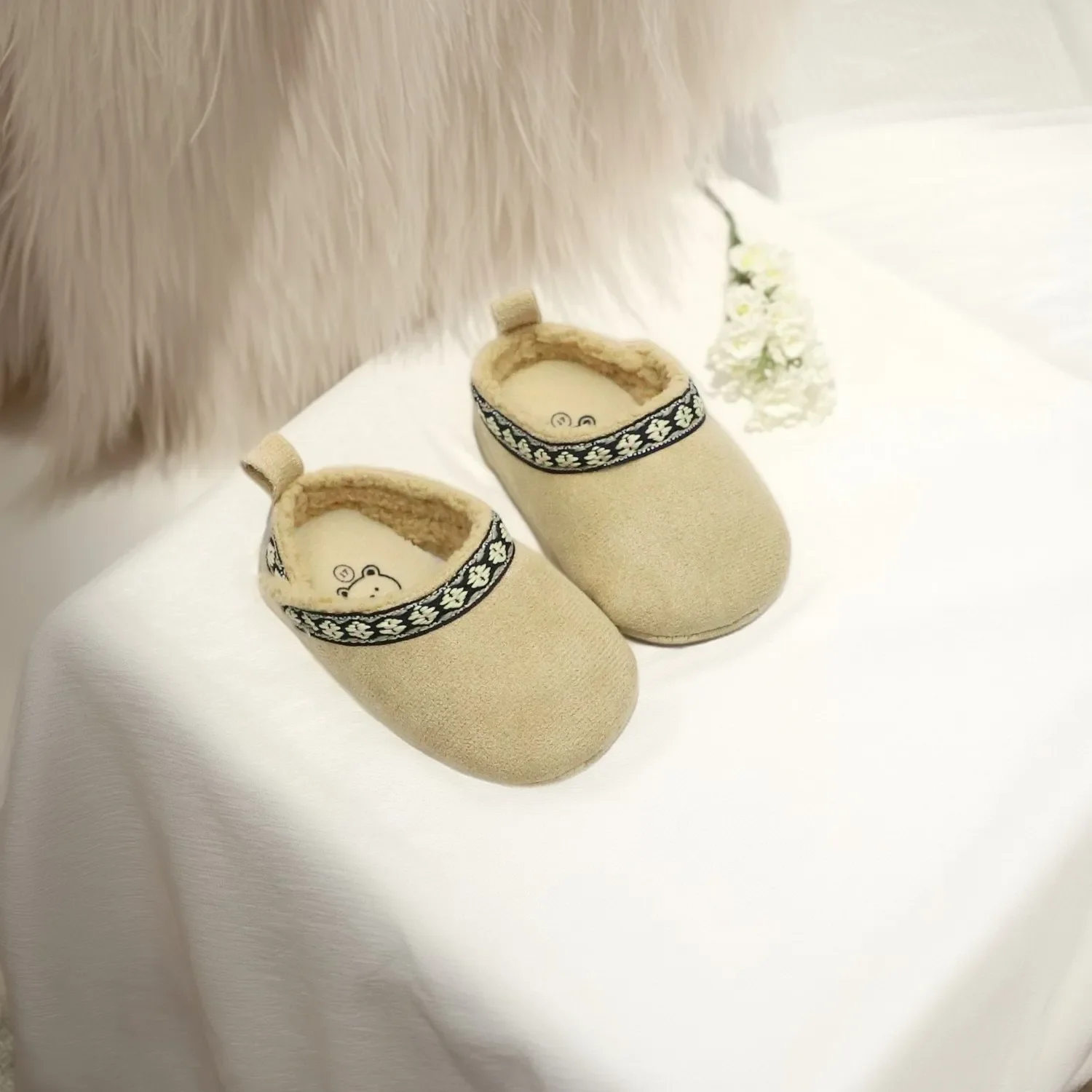 

Autumn and Winter New Men's and Women's Baby Slippers 0-18 Months Infant Toddler Shoes Fleece-Lined Indoor Toe-Cap Shoes