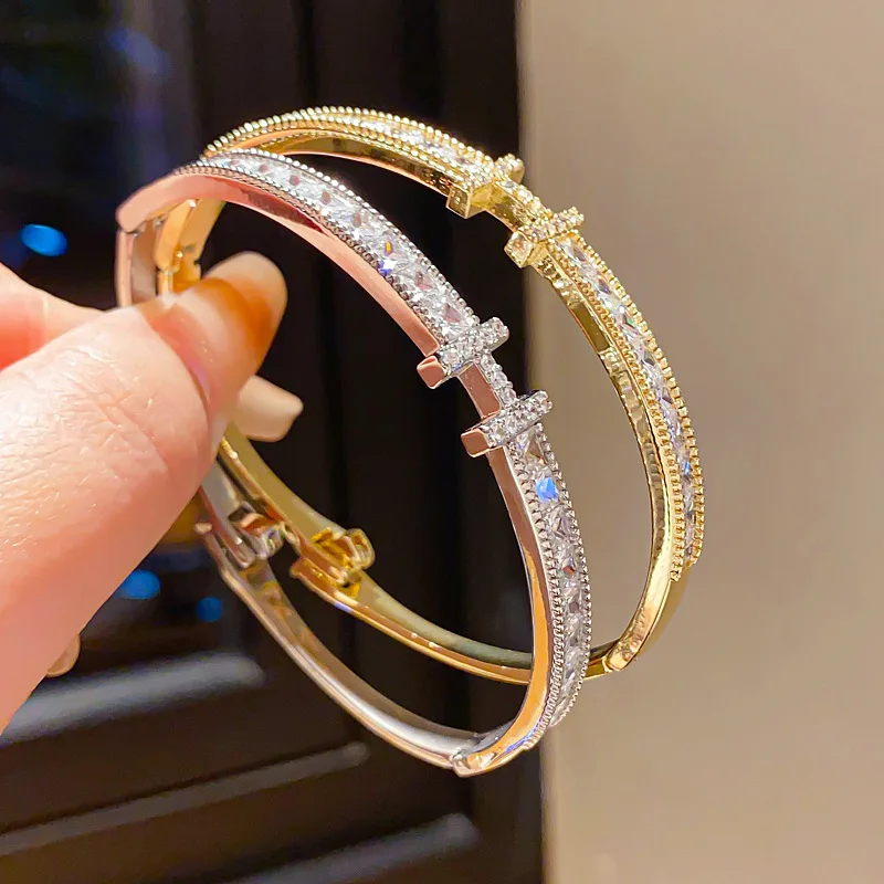 Fashionable and Luxurious Bracelets Suitable for Women to Wear during Casual Outings, Vacations, Dinner Parties, or Large Social Events. Elegant, Timeless, Versatile, and Avant-Garde Accessories view 5