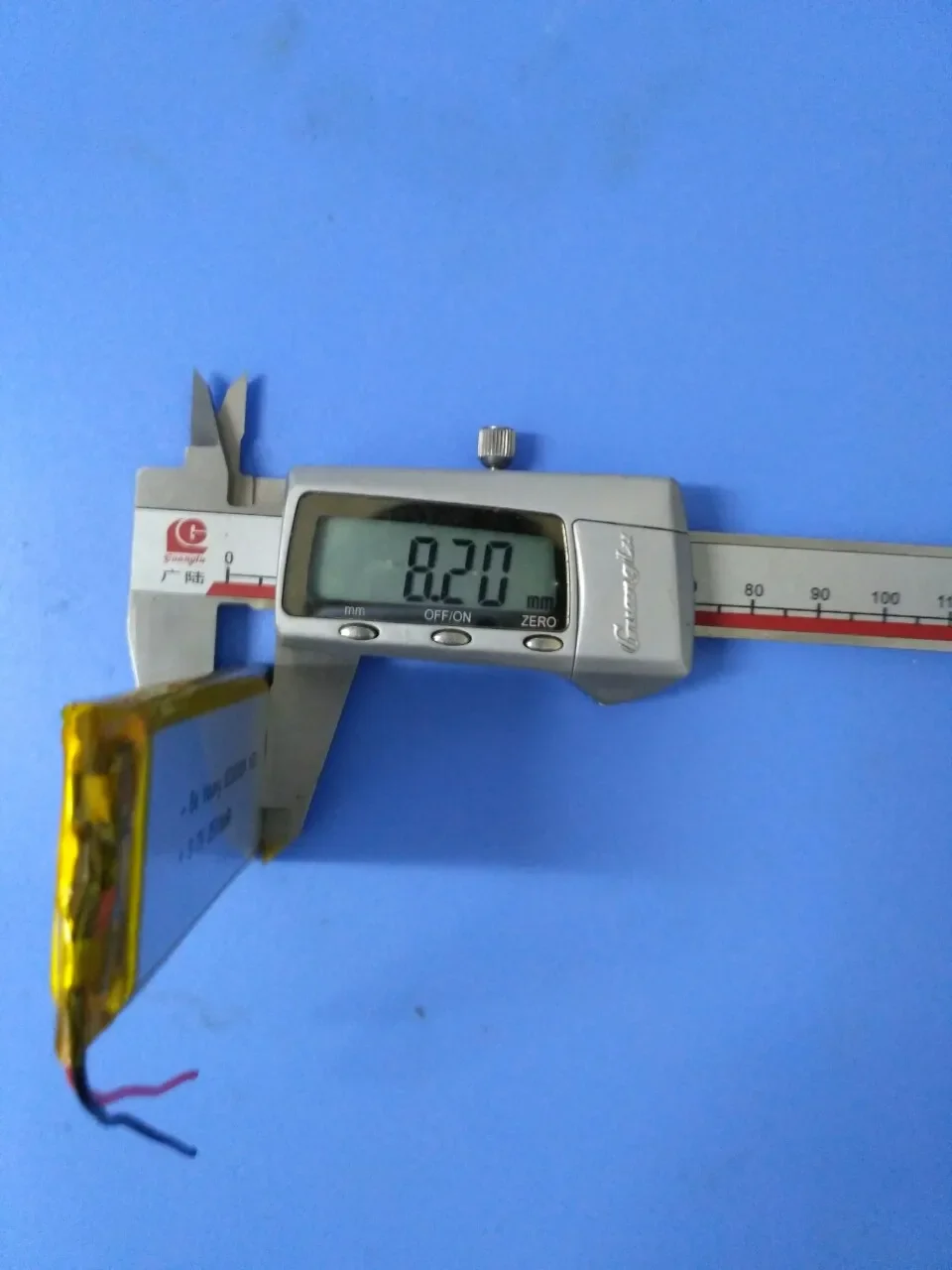 بطارية ليثيوم بوليمرز 3.7 فولت 823282   وحدة تحكم ألعاب PSP بقدرة 2500 مللي أمبير في الساعة ونظام تحديد المواقع الملاح للجيب