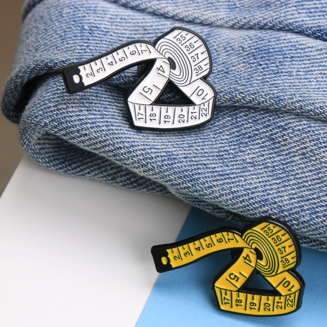 テープメジャーエナメルピン - 漫画の定規ラペルバッジ、仕立 - Sewing Gauge Ruler のレビューと価格