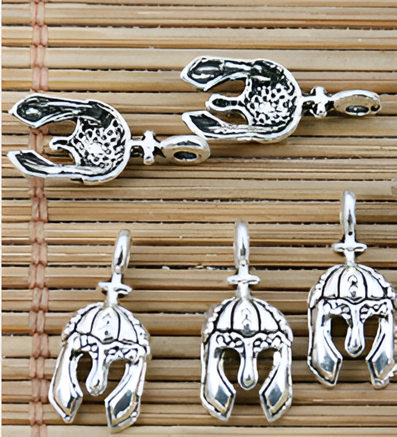 

50pcs 15*7mm Vinatge Alloy metal tibetan silver color helmet design pendants HWEF1722