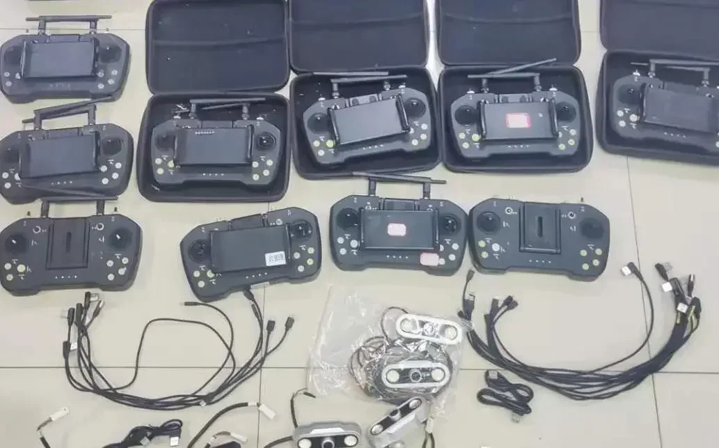 

Genuine Skydroid T12 Remote Control Three-body camera 20km digital map transmission remote control camera