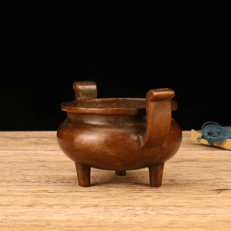 Antique-style incense burner, Xuan De double-eared copper incense burner, antique-style, for home use, three-legged incense burn
