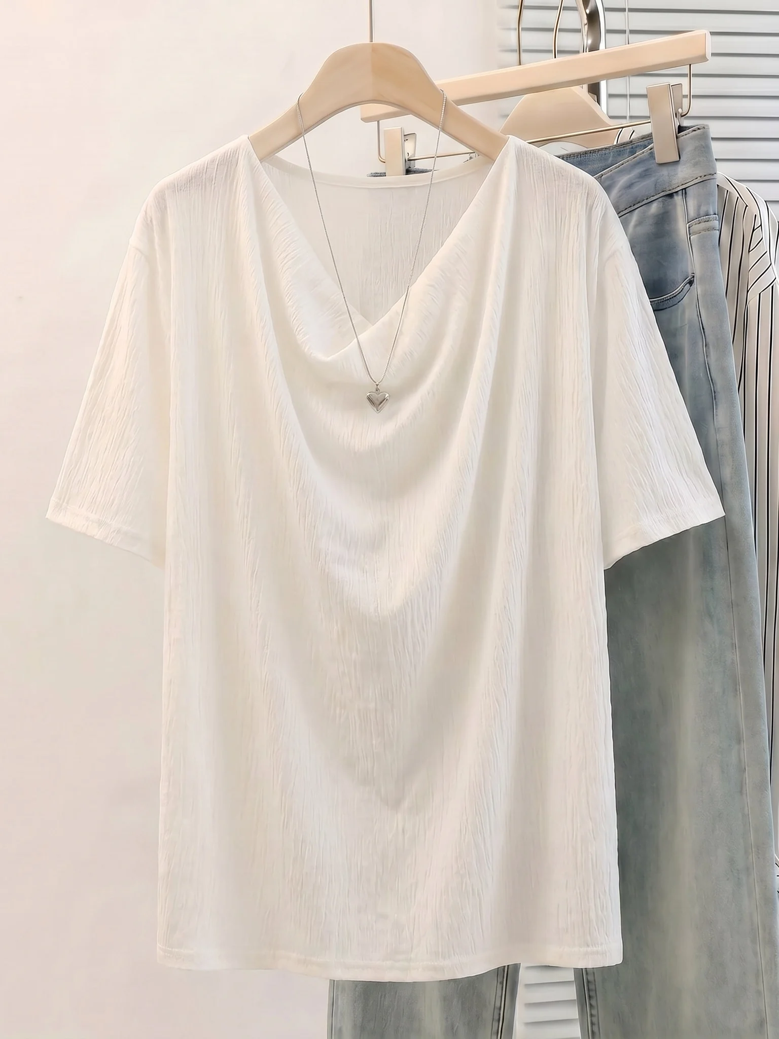 

Elegant Short Sleeve Chiffon T-Shirt Women's Fashion Korean Style Commute Wind Loose Fit Unique Neck Design Summer New Arrival