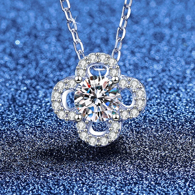 Platinum PT95018k Gold Necklace with Moissanite Pendant Design, Light Luxury Clover Korean Version, Simple Moissanite Necklace
