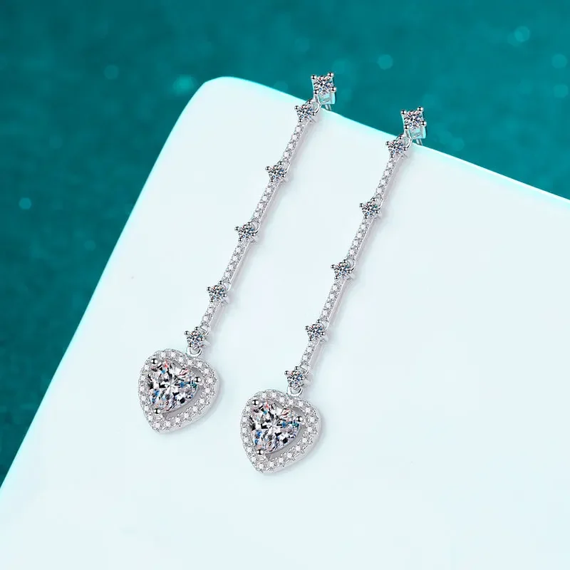 HAIMAITONG Long，style stud earrings with dangling fringes, made of Pt950 platinum and moissanite, suitable for women.
