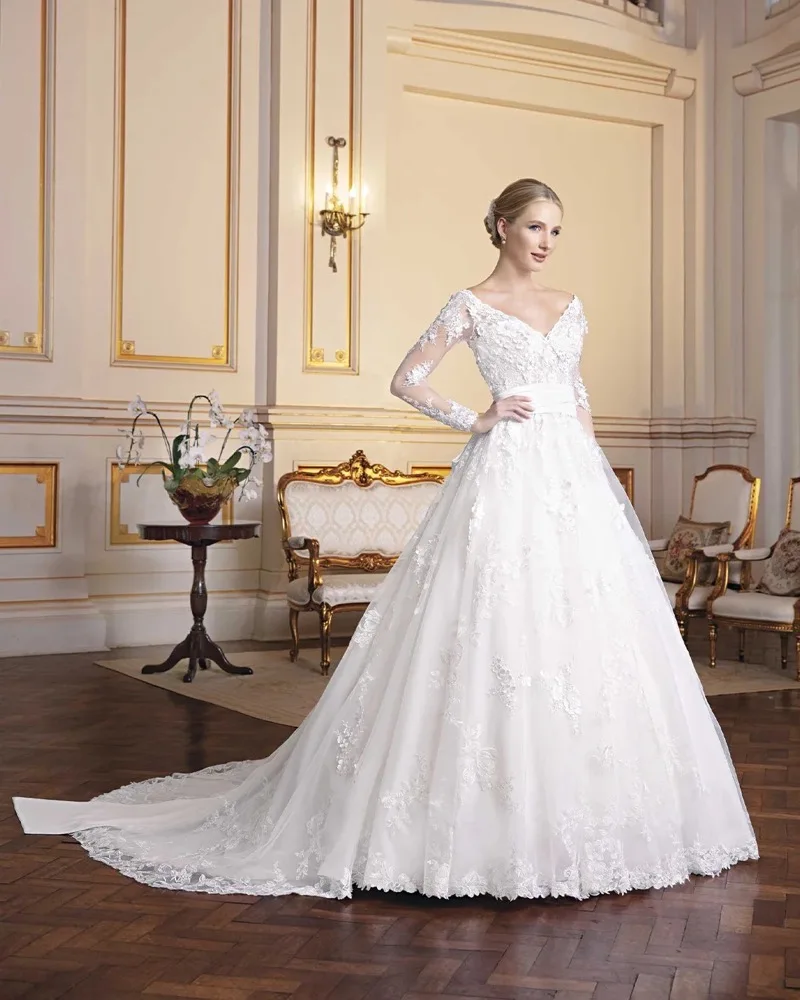 

Изысканное свадебное платье А-силуэта с кружевными аппликациями, V-образным вырезом, плиссировкой и бантом, со шлейфом, на заказ