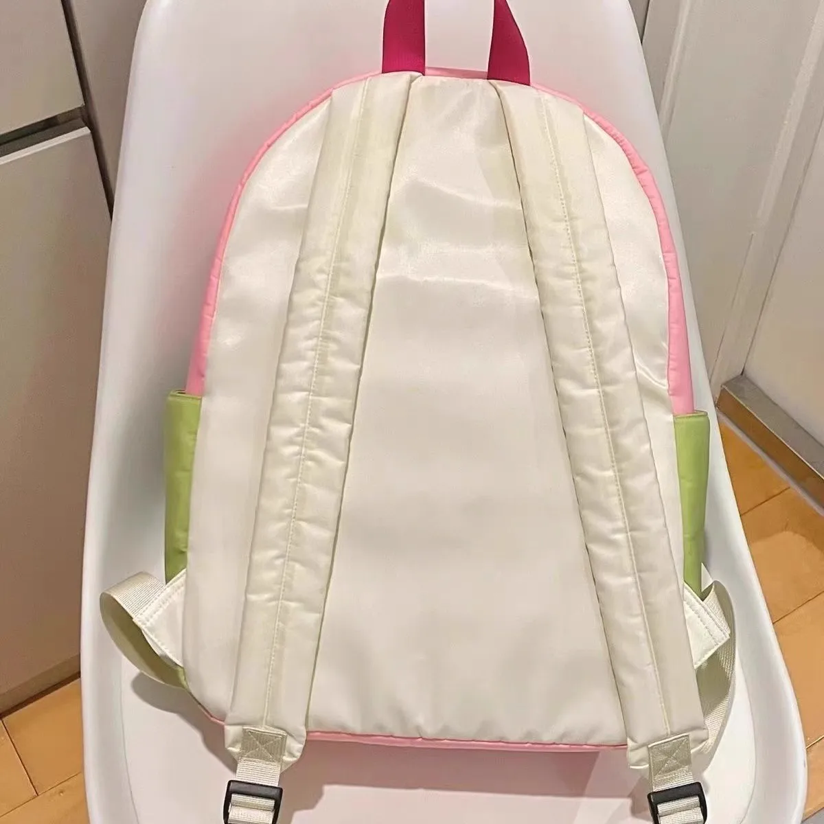 MINISO クレヨンしんちゃん バックパック かわいいワニさん ミスターカラー ブロックバックパック 大容量 学生漫画スクールバッグ ギフト かわいい