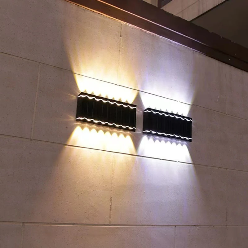 Applique murale solaire à 4LED, éclairage vers le haut et le bas, étanche conforme à la norme IP65, luminaire décoratif d'extérieur, idéal pour un jardin ou une véranda