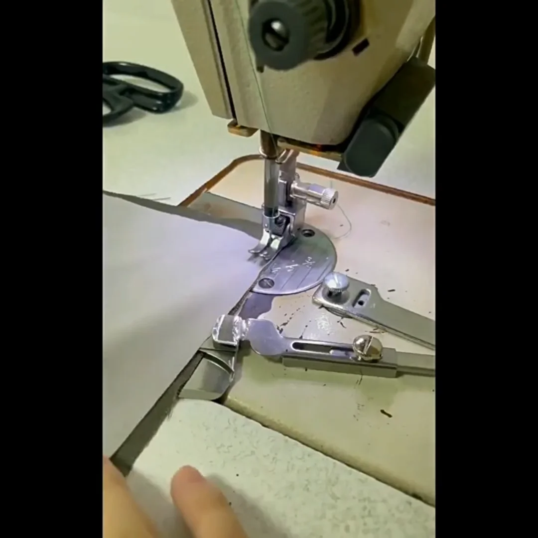 Sewing Machine Synchronous Car Flat Double-Layer Cloth Cylinder Stitching Slide