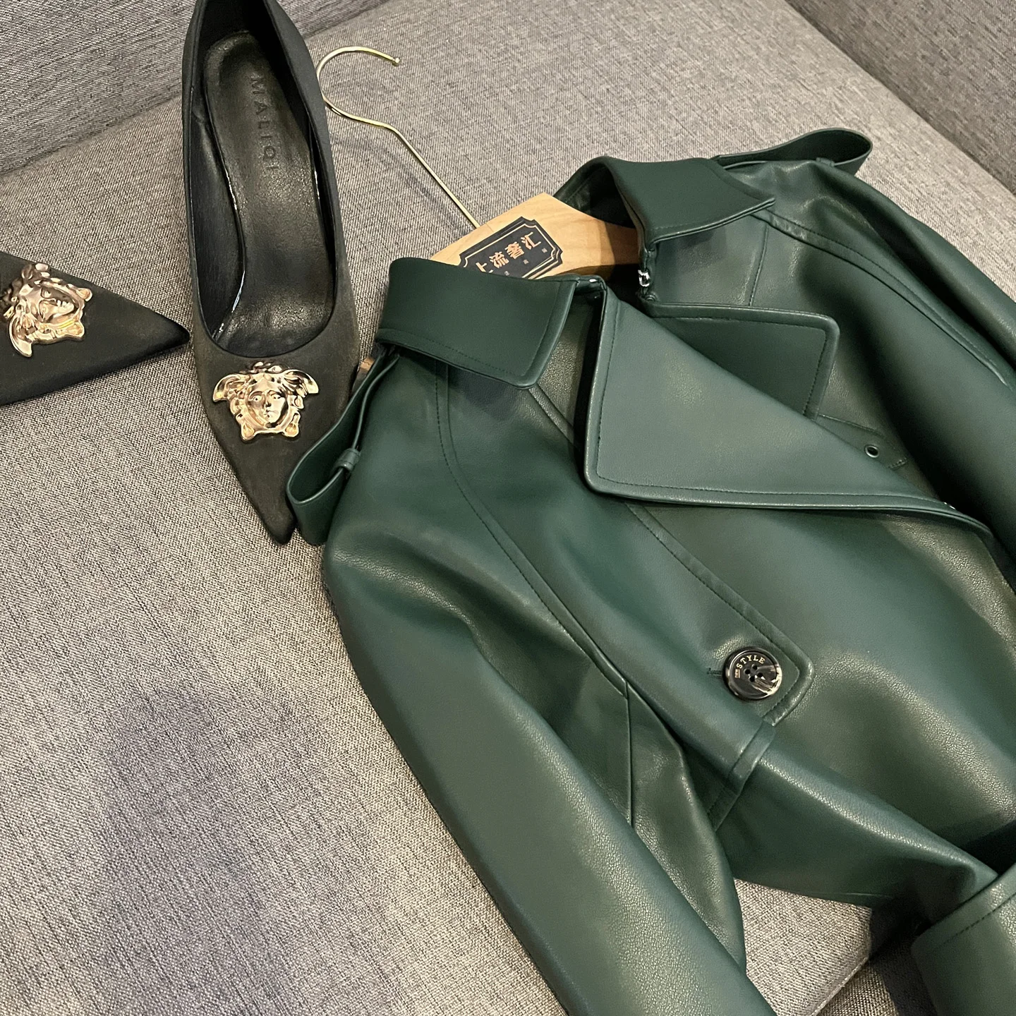 معطف Jaet من الجلد ذو قصة ضيقة وخصر مزدوج الصدر مقاس متوسط الطول CleanFit Sle X635 للشابات من 8 إلى 24 عامًا