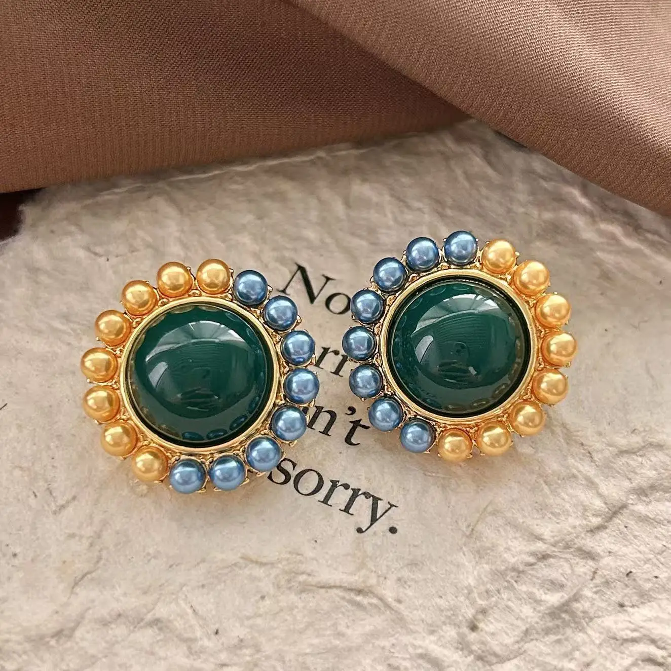 Medieval high-end sense exaggerated retro court style round stud earrings women's light luxury emerald contrasting pearl earring