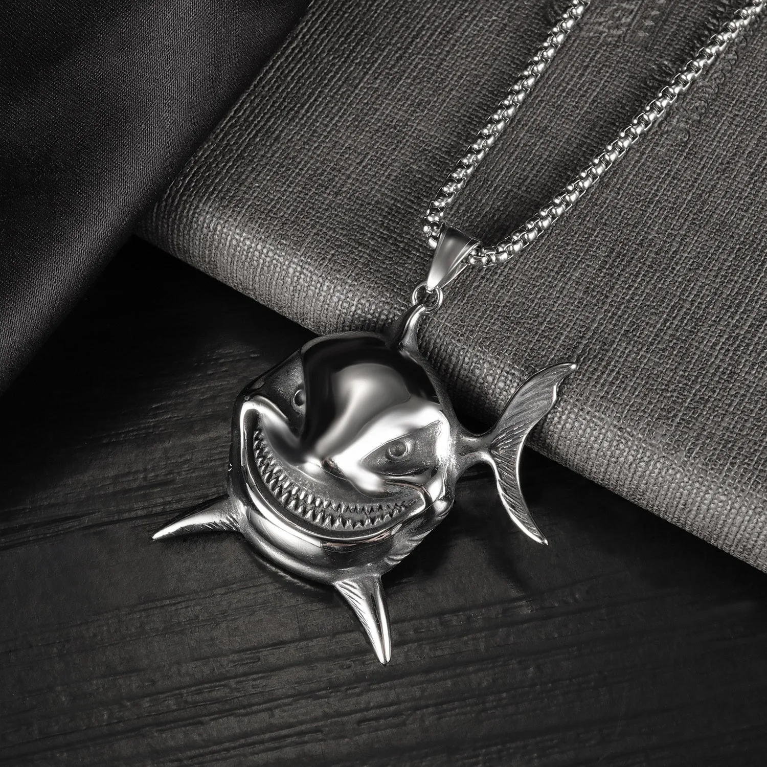 Fashion Fierce Shark Pendant Necklace Charm Men\'s Necklace Metal Rock Accessories Gift Hip Hop Punk Jewelry Wholesale