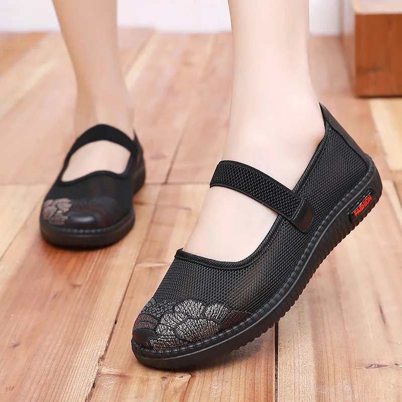 Mother female shoes summer new mesh breathable mesh surface the elderly grandmother soft bottom antiskid old Beijing cloth shoes