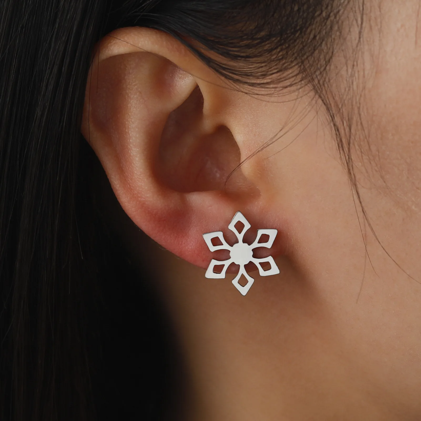 HIPEE Lovely Snowflake Charm Earring For Women Girls Hollow Hexagon Snowflake Ear Stud Jewelry Classic Christmas Love Gift