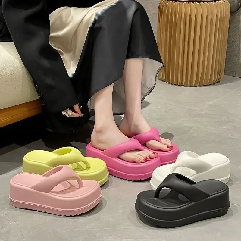 Summer New Women's Herringbone Slippers Wearing Casual Beach Slippers Outside Women's Comfortable Thick Sole Anti Slip Slippers