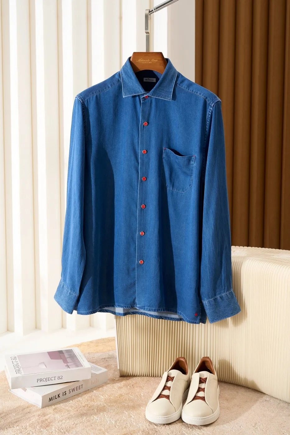 

Итальянская джинсовая рубашка с длинными рукавами и пуговицами Kiton