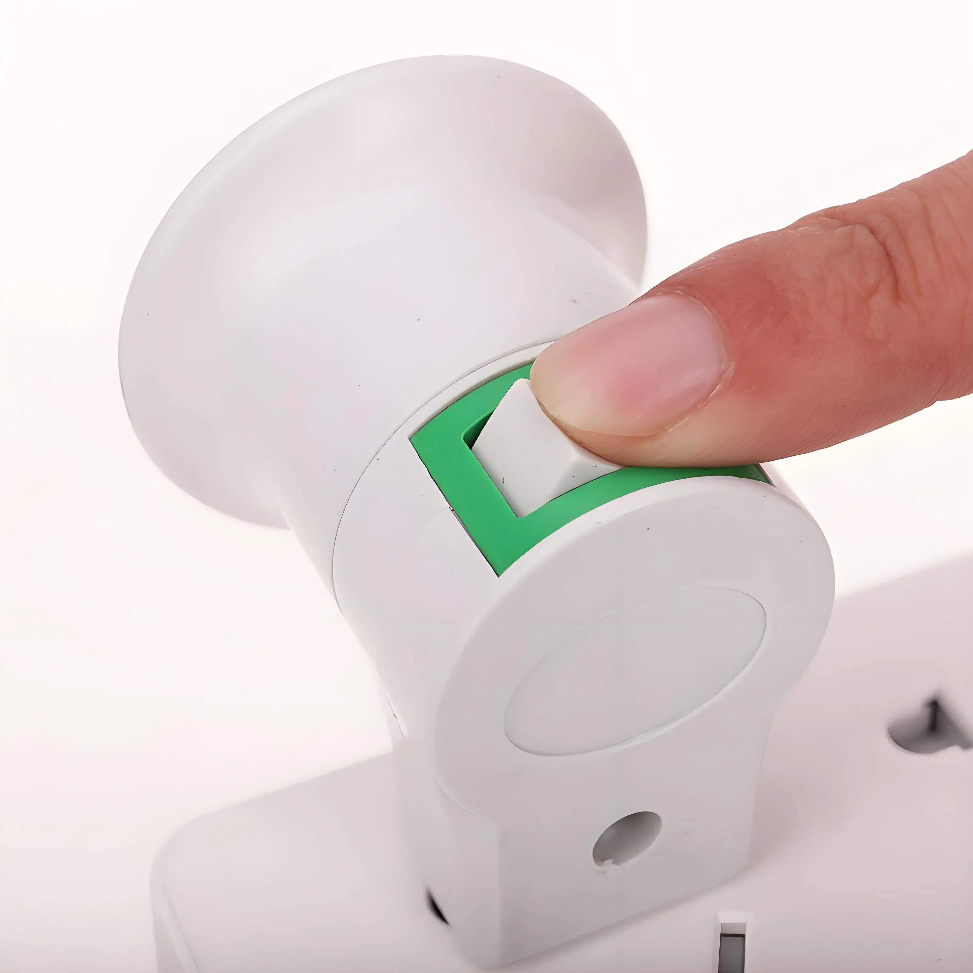 

1pc E27 Lamp Socket Adapter with Switch EU Plug Plastic Standard Screw-in Socket Outlet Converter Bulbs for Home