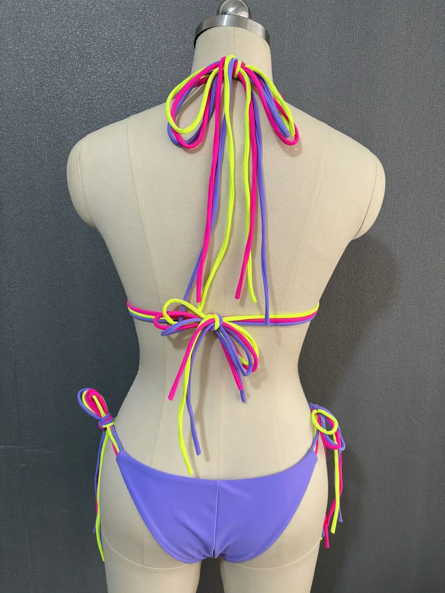 Nouveau Bikini Sexy femmes mode col suspendu maillot de bain fendu