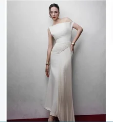 Summer sloping shoulder white dress with waist cinching and slimming pleated dress