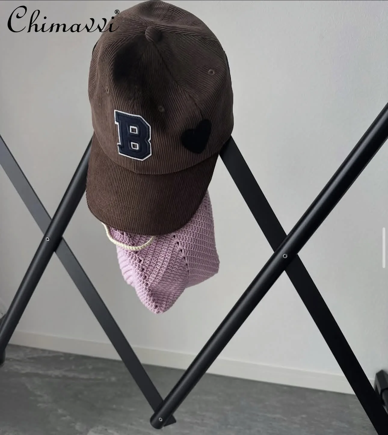 

Новинка 2025, осенне-зимняя вельветовая бейсболка в японском стиле, модная универсальная повседневная женская студенческая кепка с надписью «утконос»